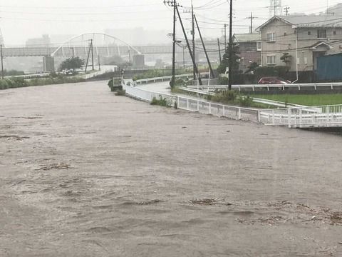 【速報】神奈川大雨！「雨漏れ」で滝状態だった海老名駅が現在修理中（現地Twitter画像）！宇田川や引地川、蓼川など氾濫危険水位で現地の様子がヤバい件