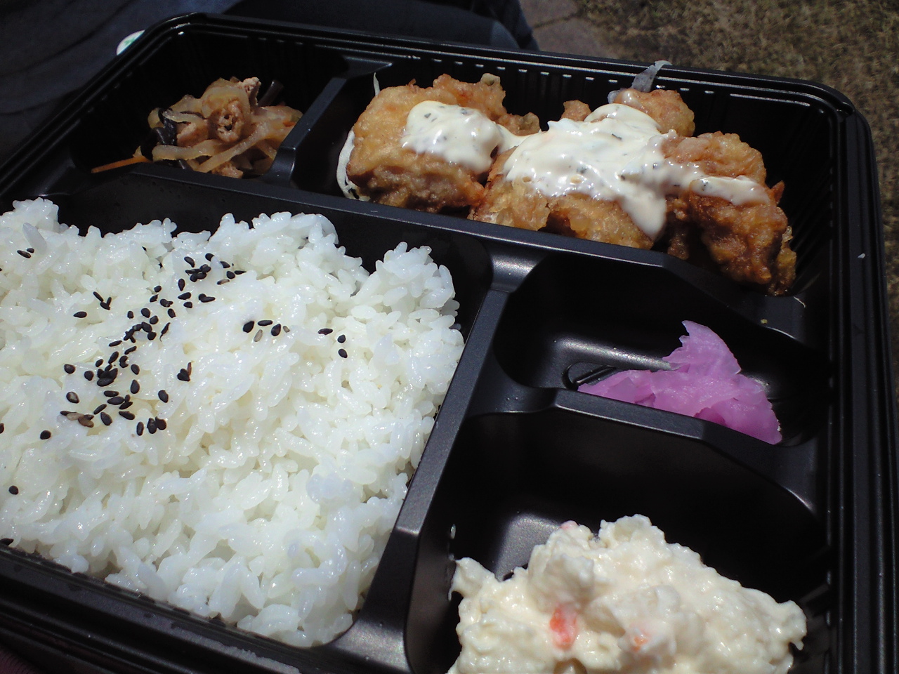 かとりストアー ２００円弁当 ランチの王様 大村湾