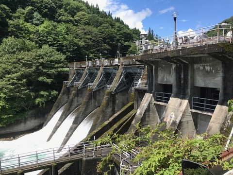 東仙峡金山湖からは県道431号に折れ西村ダムへ