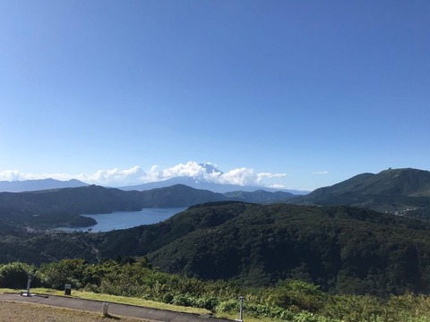 大観山からは芦ノ湖と富士山がくっきり