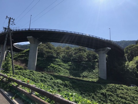 花の丘ループ橋はやや過剰設備