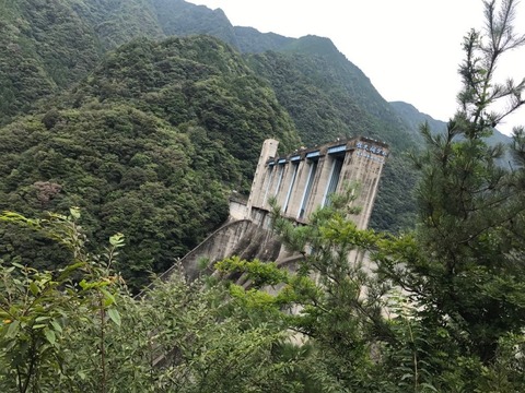 トンネルをくぐってくぐって、行き着く先は佐久間ダム