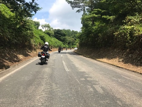 レークラインはスピードを落とさずに気持ちよく走り抜ける感じの道路