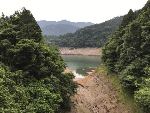 水量のとっても少ない宮ヶ瀬湖