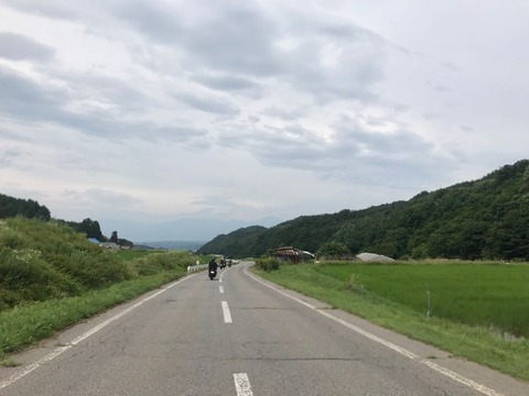 県道151号を北へ。