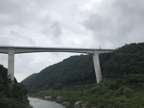 2015年にできたばかりの東雲大橋