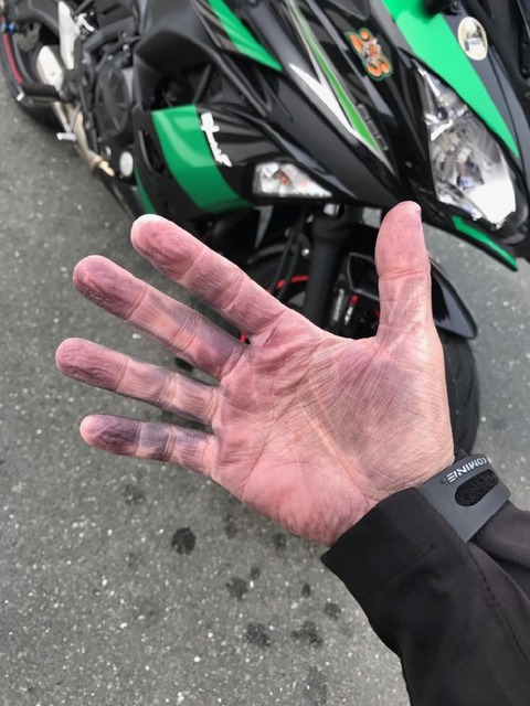 手袋の染料が色落ちしてひどいことに