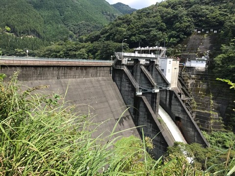 地名ダムに到着