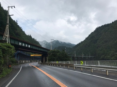 国道41号はずっと高山本線と並走