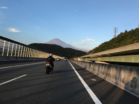 夕焼けに染まりつつある富士山もなかなか