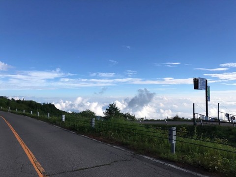 美ヶ原の北側にたれ込める低い雲