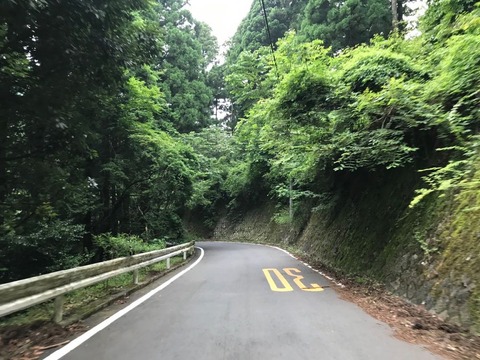 県道70号のヤビツ峠へ