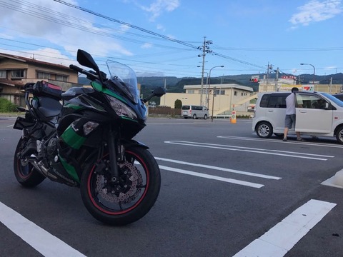 岡谷のコンビニで小休止