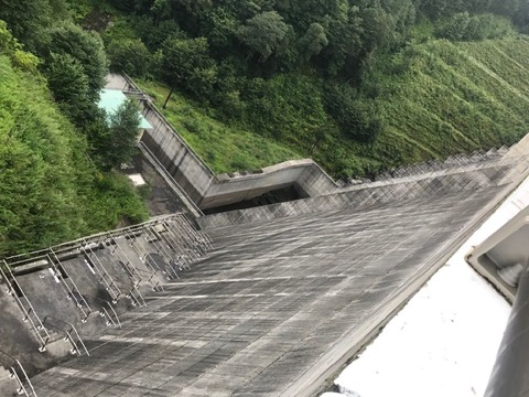 琴川ダムの点検通路は面白い造形
