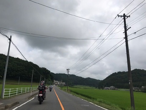 予報では雨は降らないようですが、ちょっと心配な天気