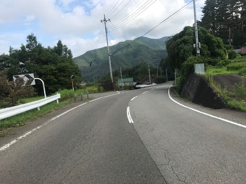 道は増富ラジウムラインこと県道23号に