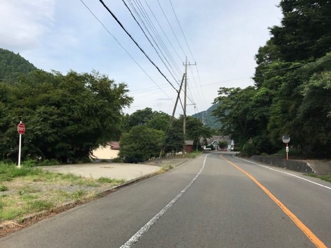 7時をこえて明るくなってきた空