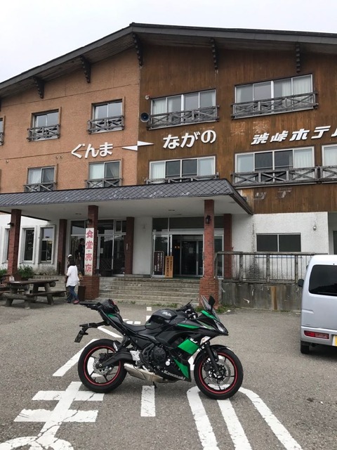 渋峠ホテルの県境またぎ