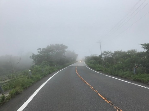 霧降高原道路の濃霧