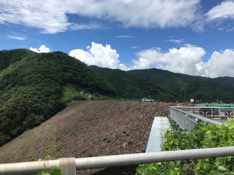 岩屋ダムはロックフィルダム