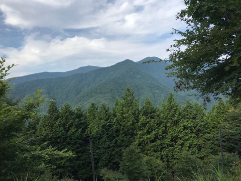 三峰神社には寄らず、景色を眺める