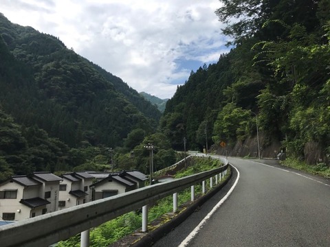 県道1号が通行止のため県道426号で西へ迂回