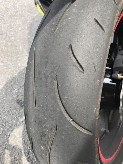 純正タイヤのD214はダメすぎ