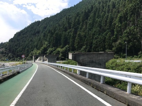 三遠南信道路、草木トンネル。つわものどもがゆめのあと