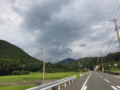 局所的な雨雲が西から迫ってきた・・・
