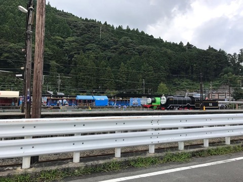 千頭駅の構内には機関車トーマスの仲間たちが止まっていました