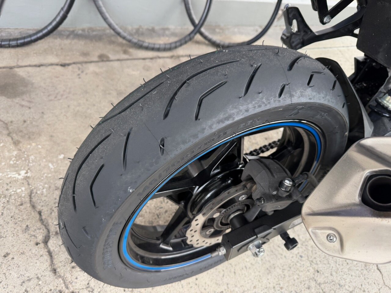 Ninja250の1年点検とラジアルタイヤ BRIDGESTONE BATTLAX TS100H への