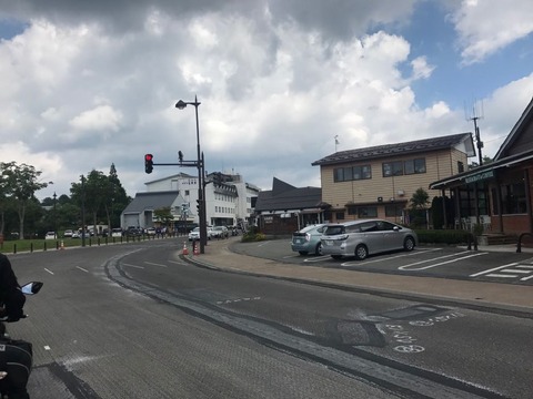 桧原湖畔で小休止