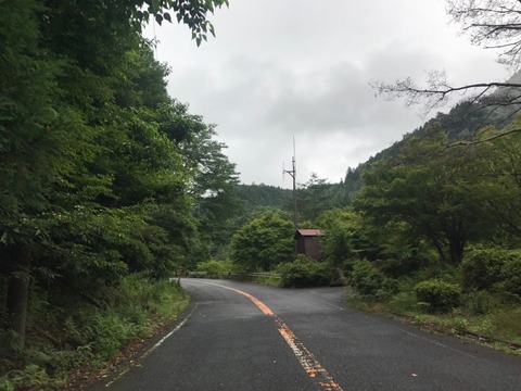 ダム湖を抜けると少しずつ道が険しくなってくる