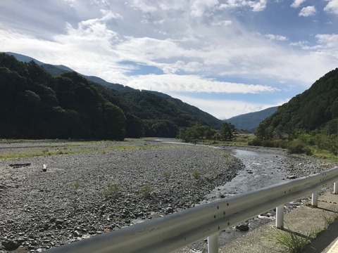 中央構造線沿いの川は本当に堆積物が多い