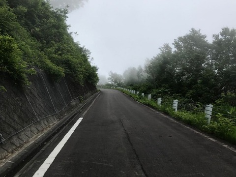 奥志賀スーパー林道 途中から霧の中・・・