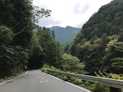 水窪をすぎたら飯田線と離れ、山をぐるっと回り込んで天竜川沿いに