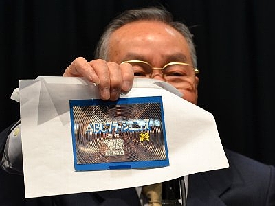 テレビと舞台の 裏方 60年 手描き職人 が集大成の本を出版 Nicheee ニッチー テレビリサーチ会社がお届けする情報サイト