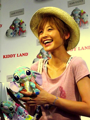 Dear Stitch 先行発売イベントにモデル 西山茉希さん駆けつける Nicheee ニッチー テレビリサーチ会社がお届けする情報サイト