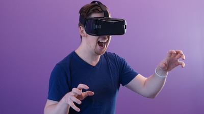 man-wearing-black-virtual-reality-goggles-1261824