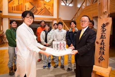 東京都森林組合_JINS花粉CUT贈呈式