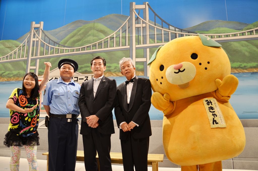 よしもと新喜劇 に愛媛県知事が出演 瀬戸内しまのわ新喜劇 で村上ジョージと すべり芸 披露 Nicheee ニッチー テレビリサーチ会社がお届けする情報サイト よしもと新喜劇 に愛媛県知事が出演 瀬戸内しまのわ新喜劇 で村上ジョージと すべり芸 披露 Nicheee ニッチー テレビリサーチ会社がお届けする情報サイト
