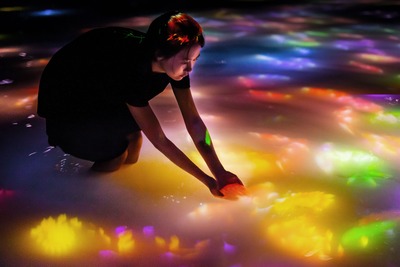 ¿Í¤È¶¦¤ËÍÙ¤ë¸ñ¤Ë¤è¤Ã¤ÆÉÁ¤«¤ì¤ë¿åÌÌ¤Î¥É¥í¡¼¥¤¥ó¥°¡Ä