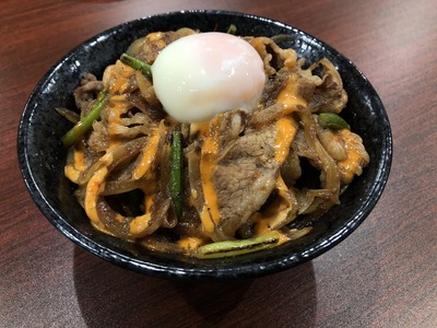 4 すたみなジャンカル丼 温玉のせ