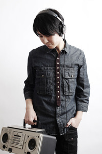 SimonIsogai_artistphoto_2012_mini