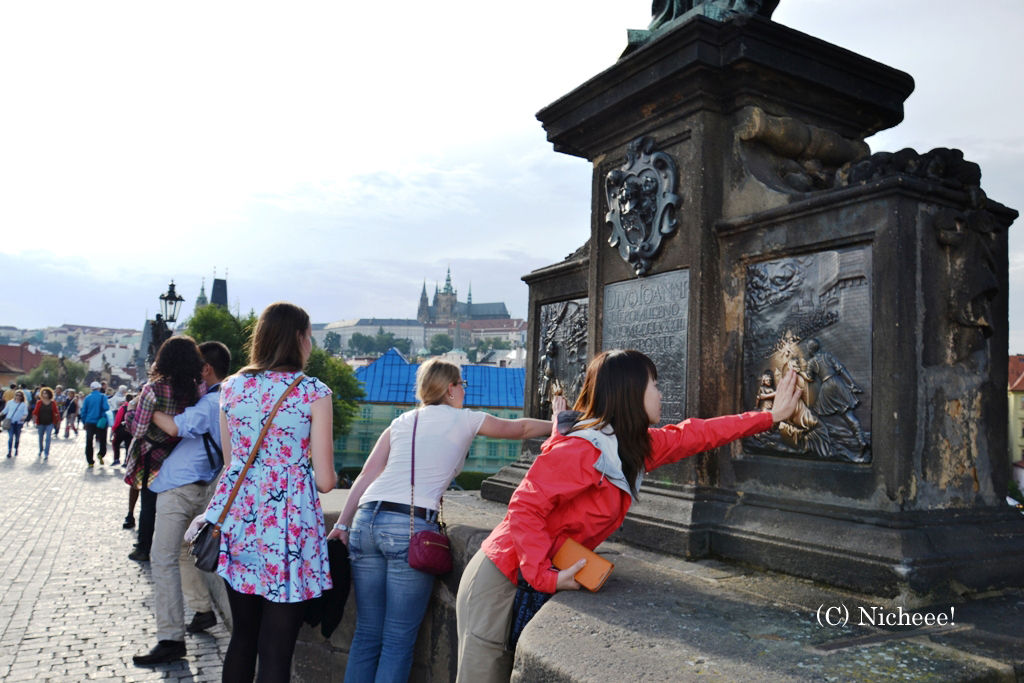 チェコ プラハの カレル橋 にある幸福のパワースポット Nicheee ニッチー テレビリサーチ会社がお届けする情報サイト