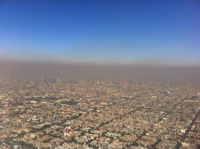 800px-AerialViewPhotochemicalSmogMexicoCity_2