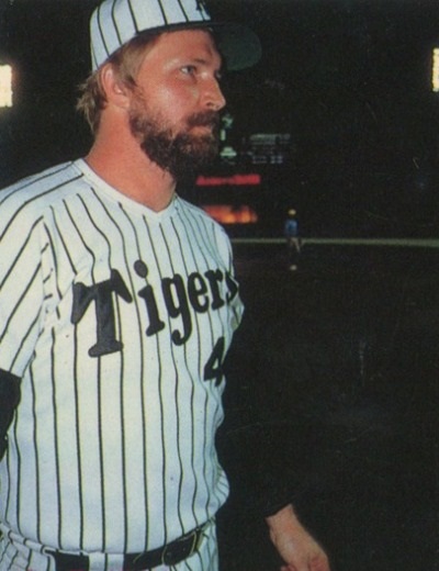 Randy_Bass_With_The_Hanshin_Tigers