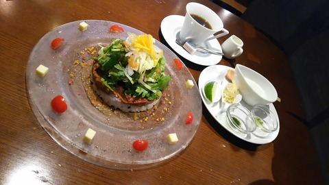 [画像:5a7161ee-s.jpg]