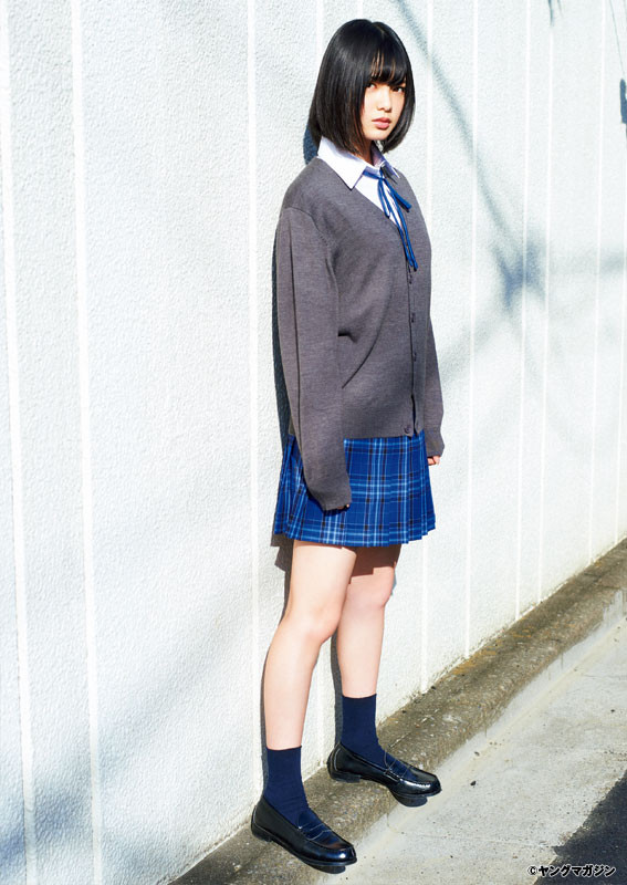 タグ付き★ダブスタ★チェックツィードロングジレ★ブルー★平手友梨奈 平手友梨奈：大人っぽい脚見せスカートコーデ インパクトアイテムで