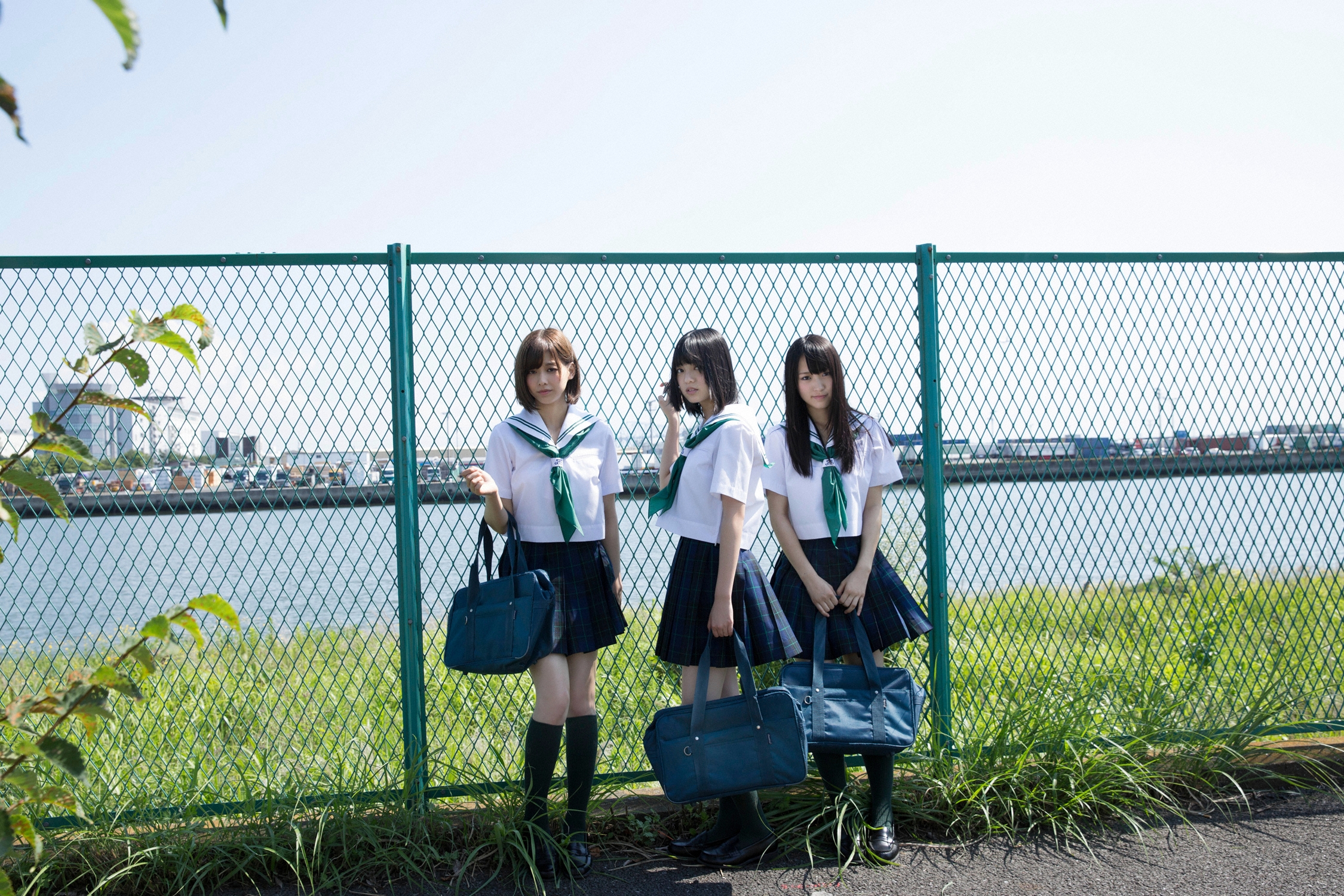 欅坂46(けやき坂46) - 欅坂46 風吹か期 平手友梨奈･渡邉理佐他 全8名 欅坂46 菅井友香、渡邉理佐、平手友梨奈 週刊少年サンデー 2016